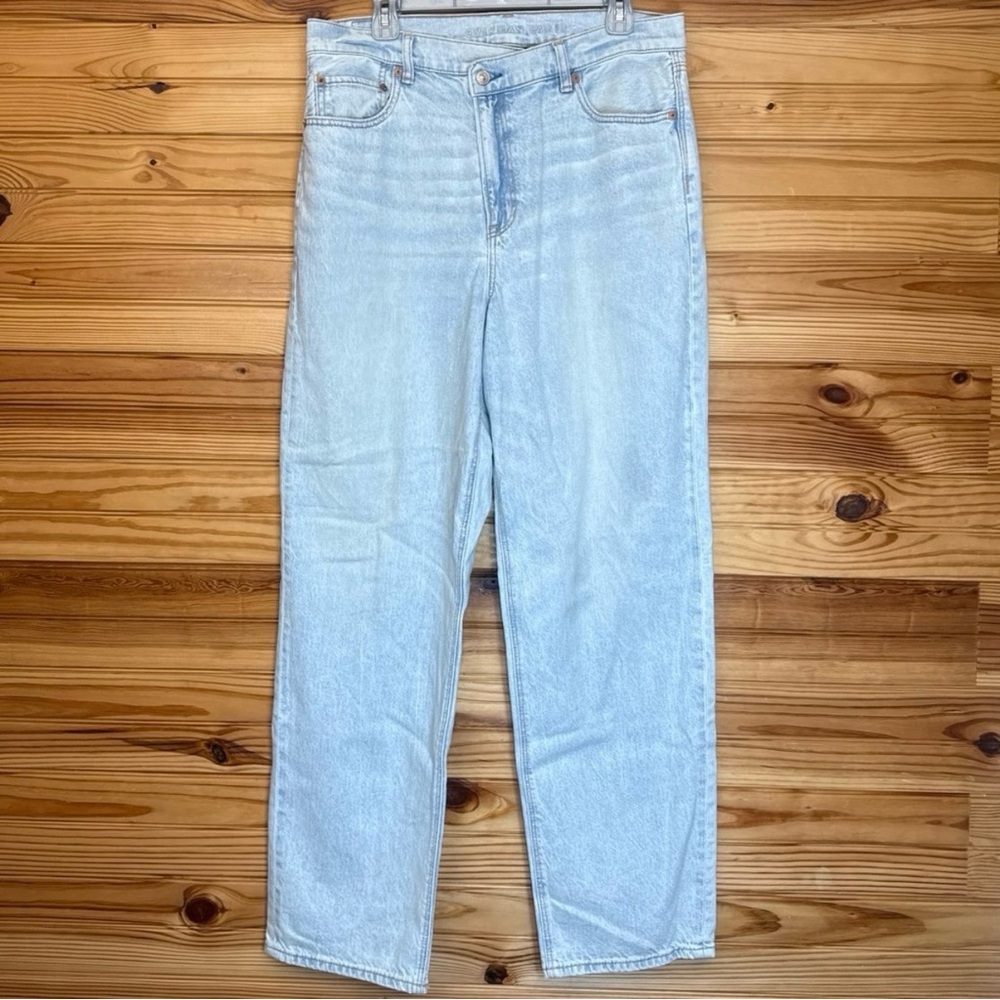 American eagle highest rise baggy straight leg light wash size 14 jeans